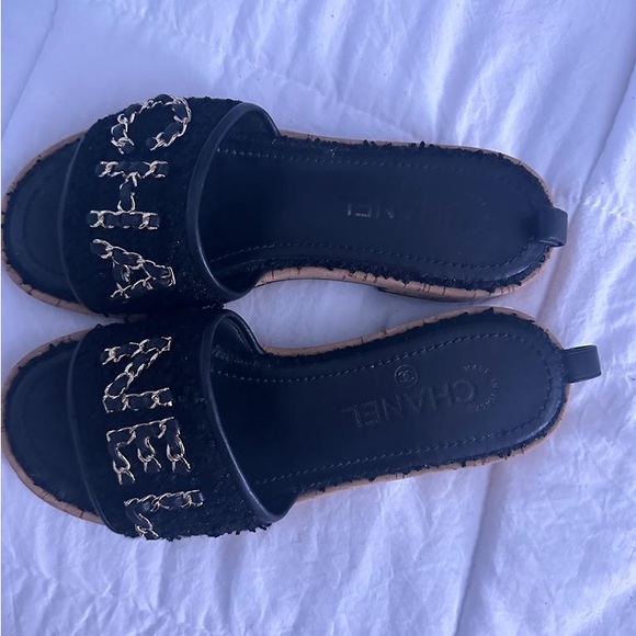 Authentic Chanel women sandals in  good condition - Picture 2 of 4